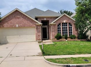 301 Crepe Myrtle Dr, Euless, TX 76039