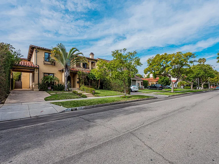 305 N Palm Dr — Photo 26
