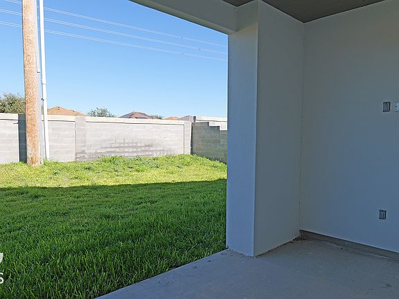 3rd image of 3826 Sun Valley Dr