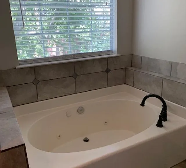 Tub in Master Bath