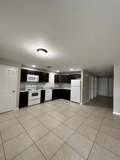 3 bed, 1181 sqft, $1,550 — Photo 2
