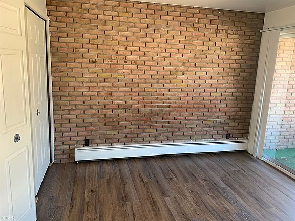 3rd image of 207 Ballard St APT 206