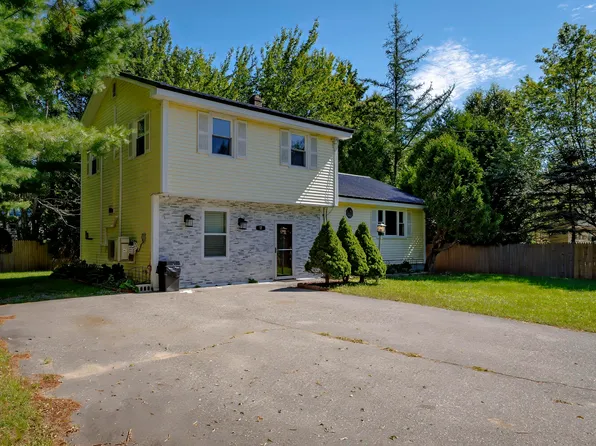 17 Mcdonald Avenue, Ellsworth, ME 04605