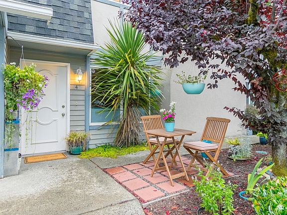 Closer view of the entrance, nice patio area>