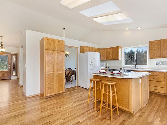 5th image of 9224 176th St NW