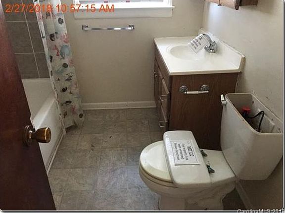 3rd image of 801 Dogwood Dr