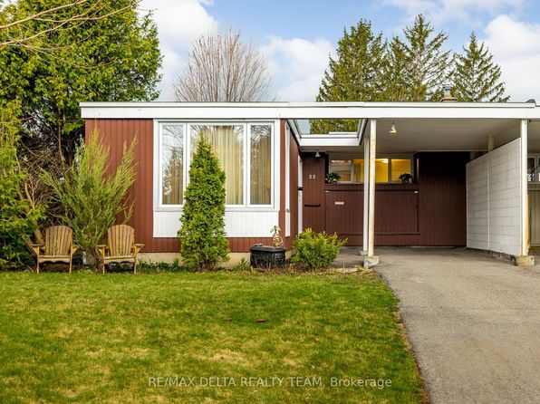 22 Bedale Dr, Ottawa, ON K2H 5M1