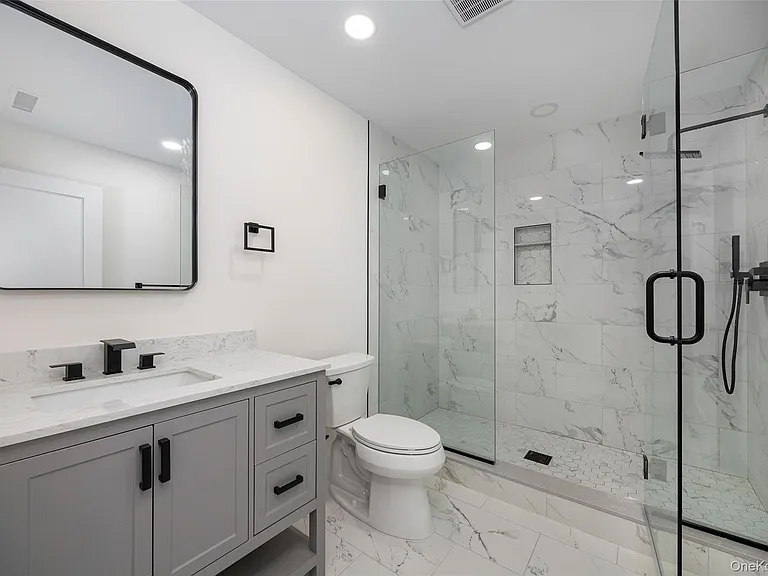 7441 S Broadway — Photo 22