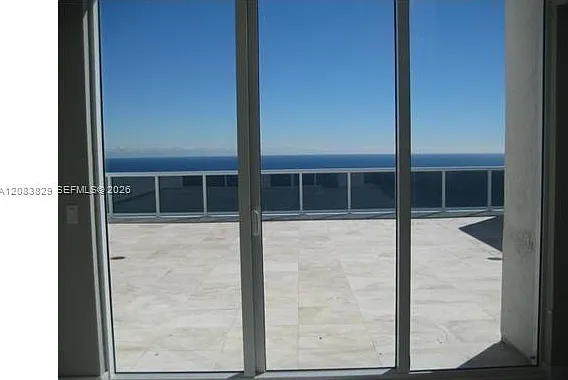 Beach Club Condo — Photo 3