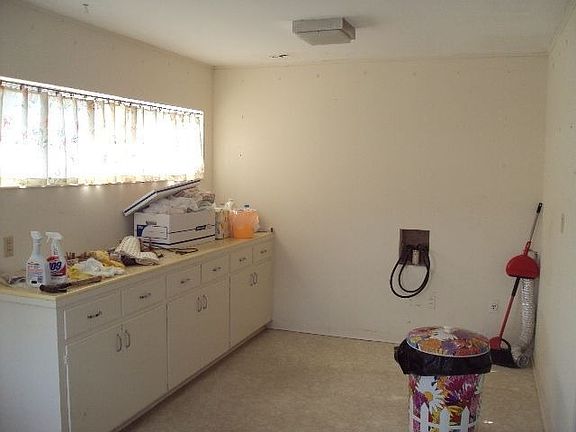 4th image of 303 Sunset Ave