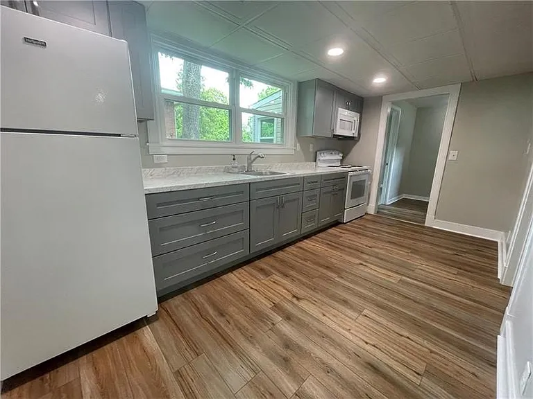 7800 Perry Hwy — Photo 7