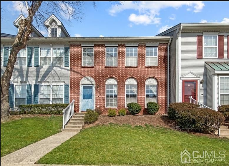 1st image of 46 De Leone Cir