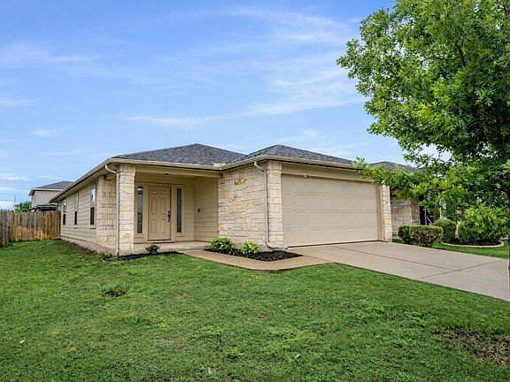2nd image of 627 Pinnacle Dr