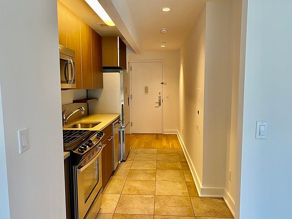 5th image of 885 6th Ave APT 9C