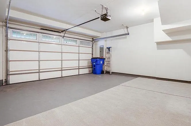 2 Cars Garage