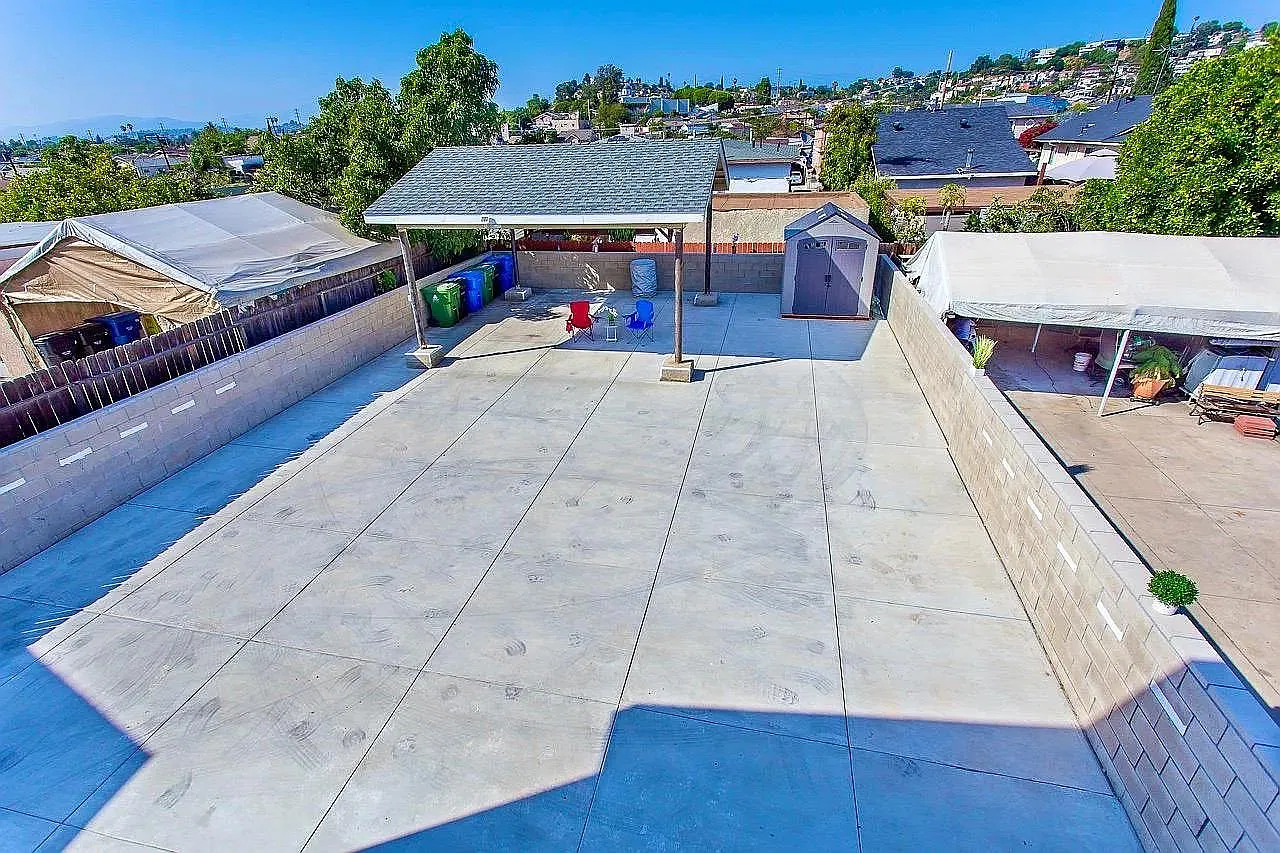 2 bed, 850 sqft, $2,500 — Photo 2