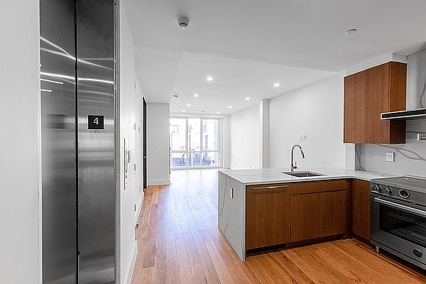 1st image of 231 W 20th St #33