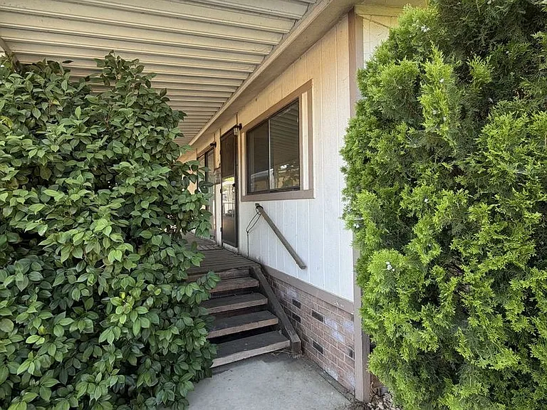 8255 Highway 99 E — Photo 8
