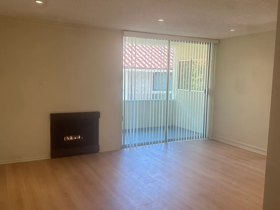 1728 Montana Ave #5D