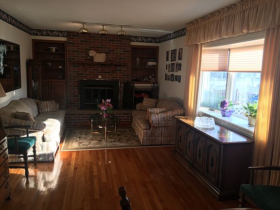 5th image of 42 Douglas Ave Staten Island Ny