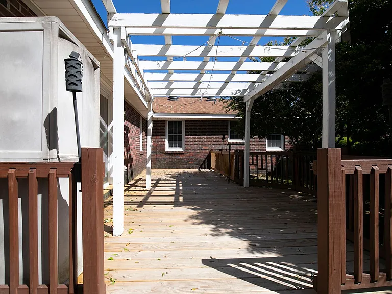 941 Evergreen Ave — Photo 49