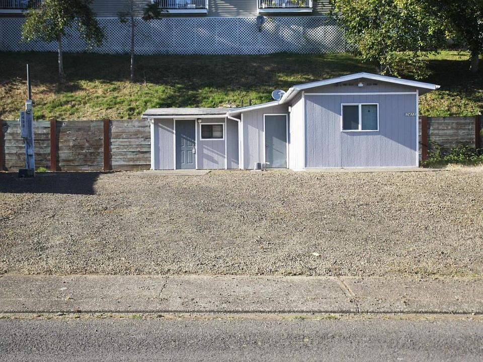 1st image of 2433 NE 29th St