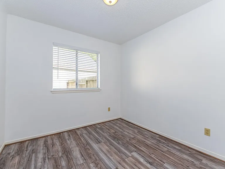 4511 Alamo Ave — Photo 6