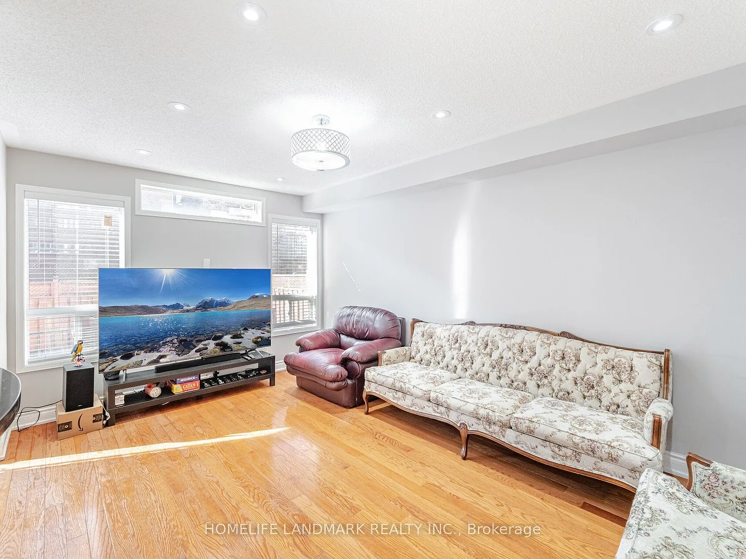 3 bed, $2,995 — Photo 4