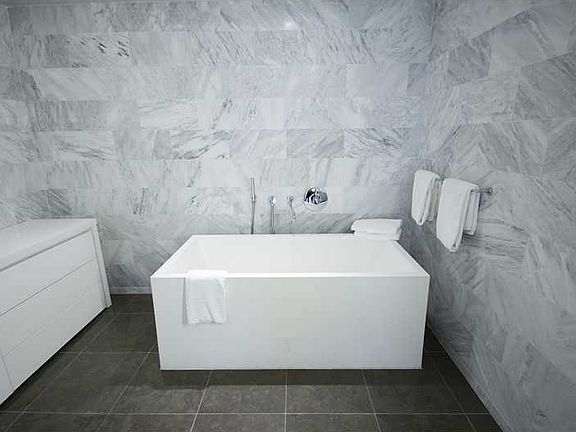 4th image of 220 21st St APT 207