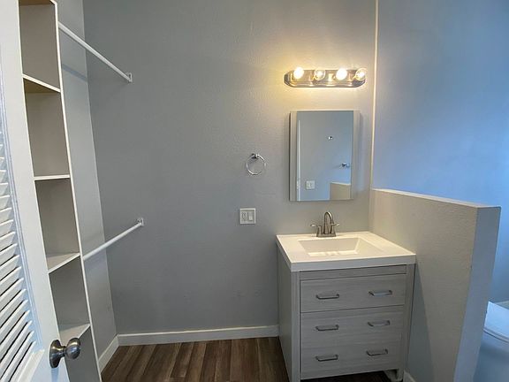 4th image of 1000 Redondo Ave APT 19