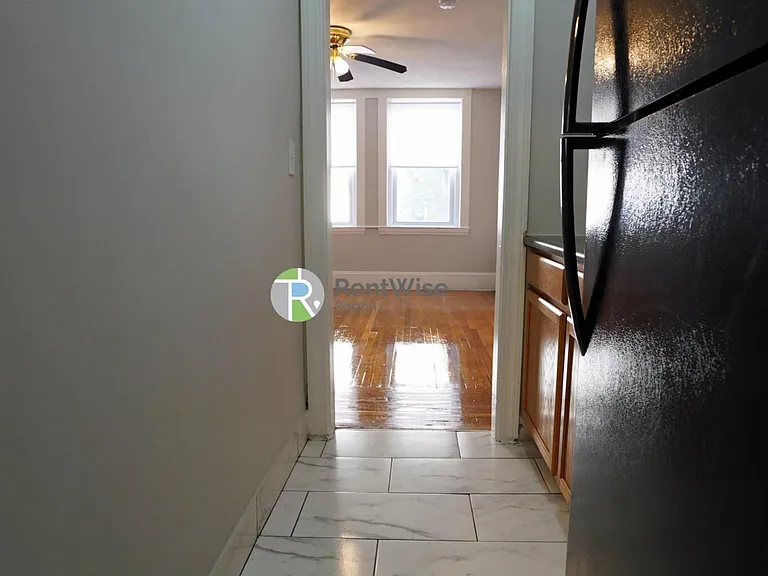 146 Chiswick Rd — Photo 8