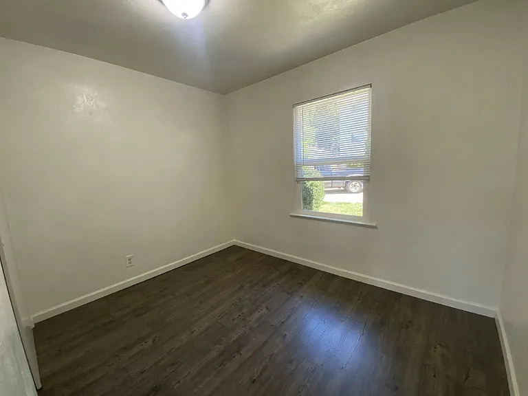 563 W Center St — Photo 24
