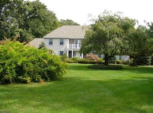 1 Rachel Ct, Hampton, NJ 08827