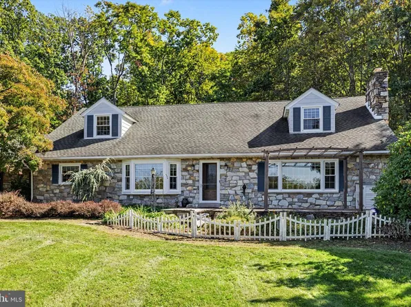 99 Pickwick Dr, Doylestown, PA 18901