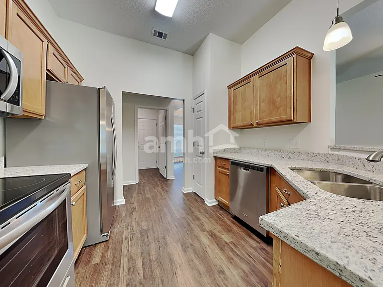 362 Stonebridge Cir — Photo 3
