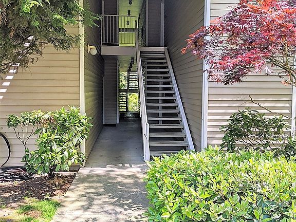 3rd image of 801 Rainier Avenue N #B109