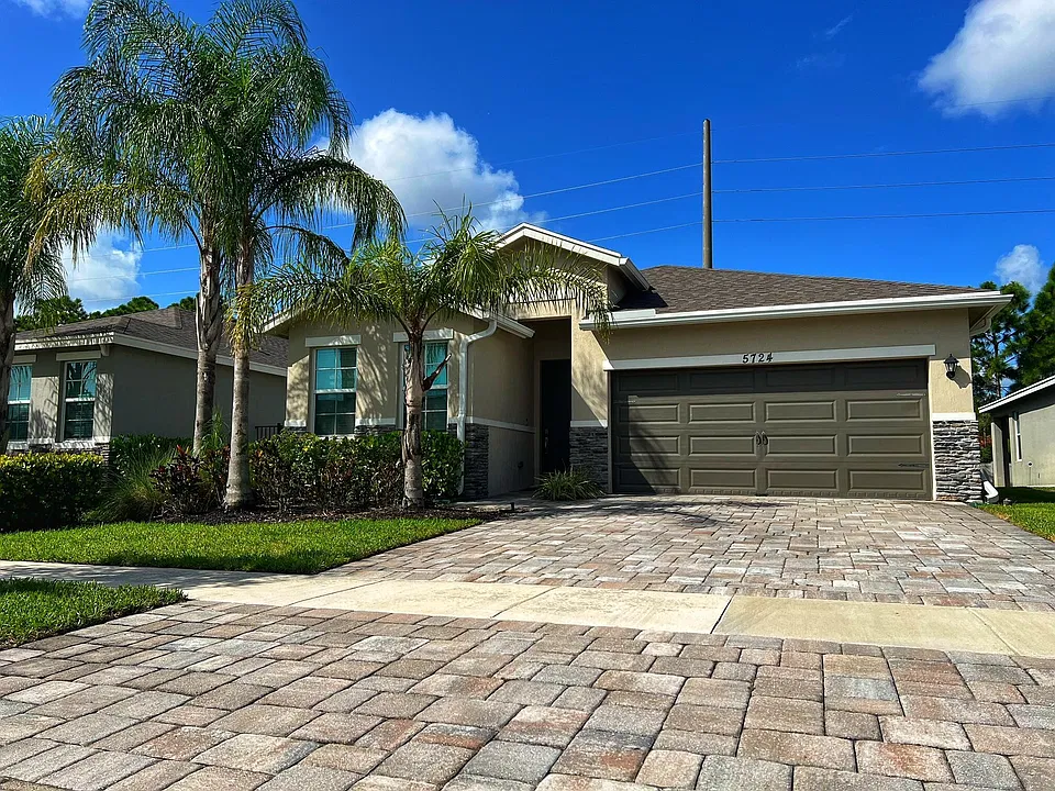 5724 SE Pinehurst Trl