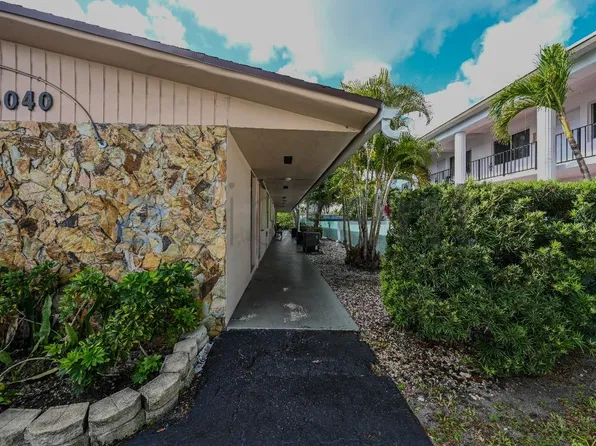 6040 SW 26th St #1, Hollywood, FL 33023