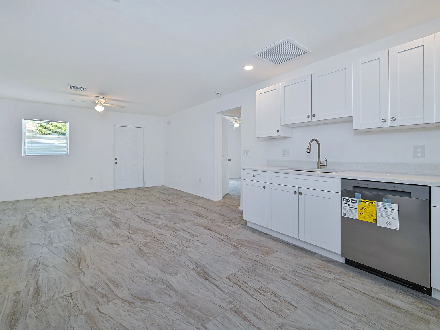 1835 Henderson Ave — Photo 4