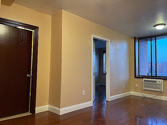 5th image of 82-25 Queens Blvd #5B
