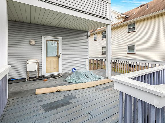 4th image of 216 Lafayette Ave