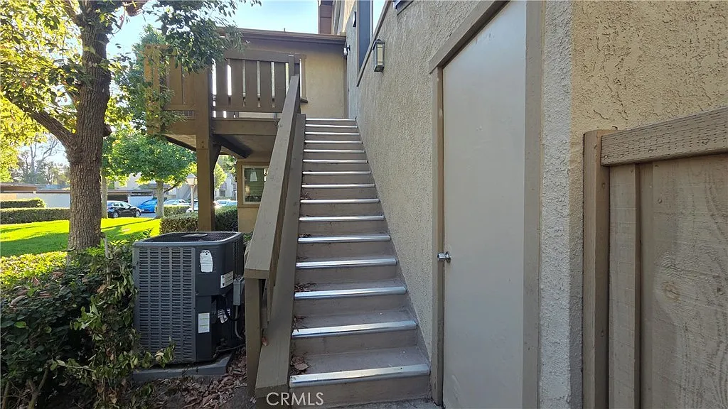 2 bed, 970 sqft, $3,100 — Photo 4