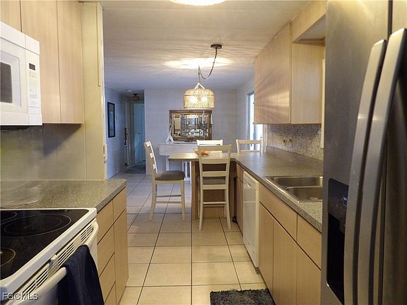5th image of 838 Holly Berry Ct