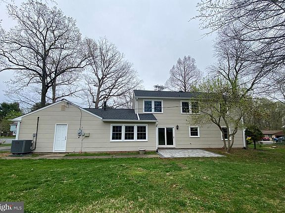3rd image of 4312 Majestic Ln