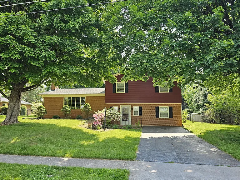 222 Walker St — Photo 1