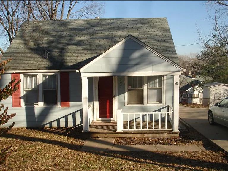 3641 N Euclid Ave — Photo 2