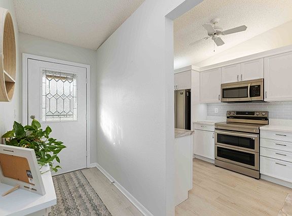 3rd image of 4482 Weybridge St #4482