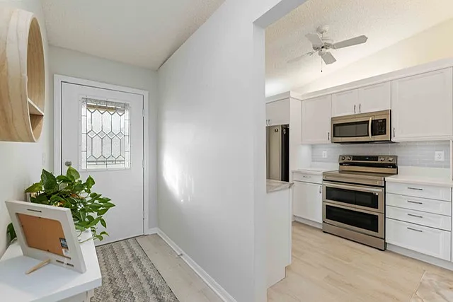 4482 Weybridge St #4482 — Photo 3