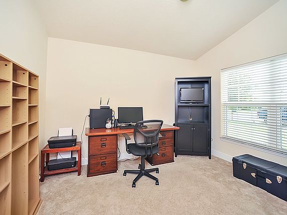 3rd image of 553 Hollow Glen Dr