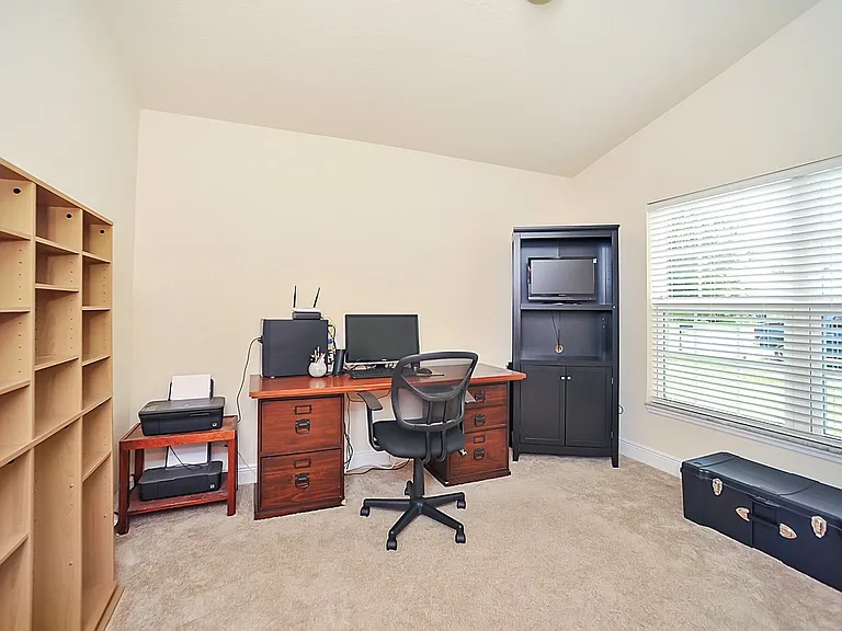 553 Hollow Glen Dr — Photo 3